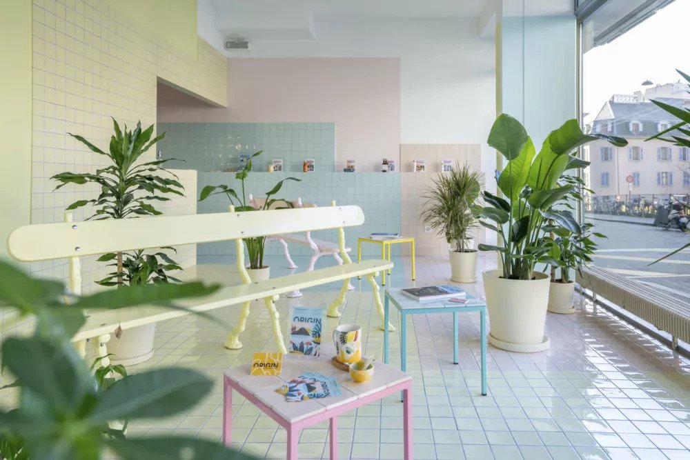 Photo of the reception showing a new flotation center in Geneva.  People who enter to float disconnect from everyday life by entering an original and organic place.